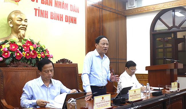 Chủ tịch UBND tỉnh Phạm Anh Tuấn đề nghị các sở, ngành, địa phương xây dựng, ban hành kịch bản, chương trình, kế hoạch hành động cụ thể để hoàn thành mục tiêu tăng trưởng GRDP từ 8,5% - 9%. Ảnh: M.H