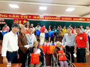 Kỷ niệm Ngày công tác xã hộp Việt Nam 25.3: Tặng 60 suất quà cho bệnh nhân nghèo BVĐK khu vực Bồng Sơn