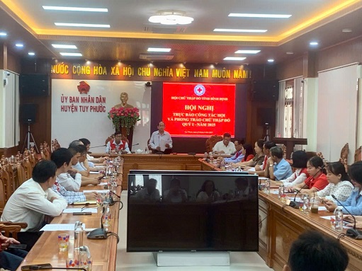 Đồng chí Hà Văn Cát - Chủ tịch Hội CTĐ tỉnh phát biểu tại hội nghị