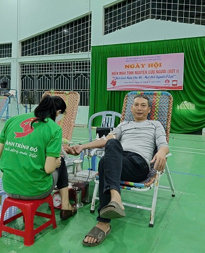 Người dân huyện Vân Canh tham gia HMTN