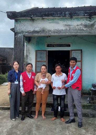 Hỗ trợ 3 triệu đồng cho bệnh nhân Nguyễn Ngọc Ái Vy
