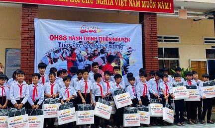 Chương trình “Hành trình thiện nguyện – Tiếp sức em đến trường" tại huyện An Lão