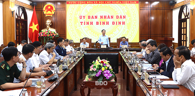 Chủ tịch UBND tỉnh Phạm Anh Tuấn phát biểu kết luận hội nghị. Ảnh: M.H