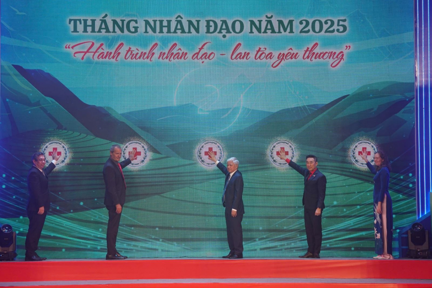 Trung ương Hội Chữ thập đỏ Việt Nam phối hợp với UBND TP Hồ Chí Minh tổ chức lễ phát động Tháng Nhân đạo năm 2025 cấp quốc gia.