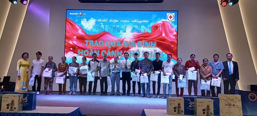 BVNT Bình Định: Trao tặng 15 suất quà cho bệnh nhân nghèo