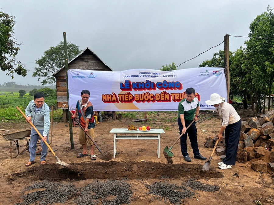 Khởi công xây nhà “Tiếp bước đến trường” cho hộ nghèo xã Kon Chiêng