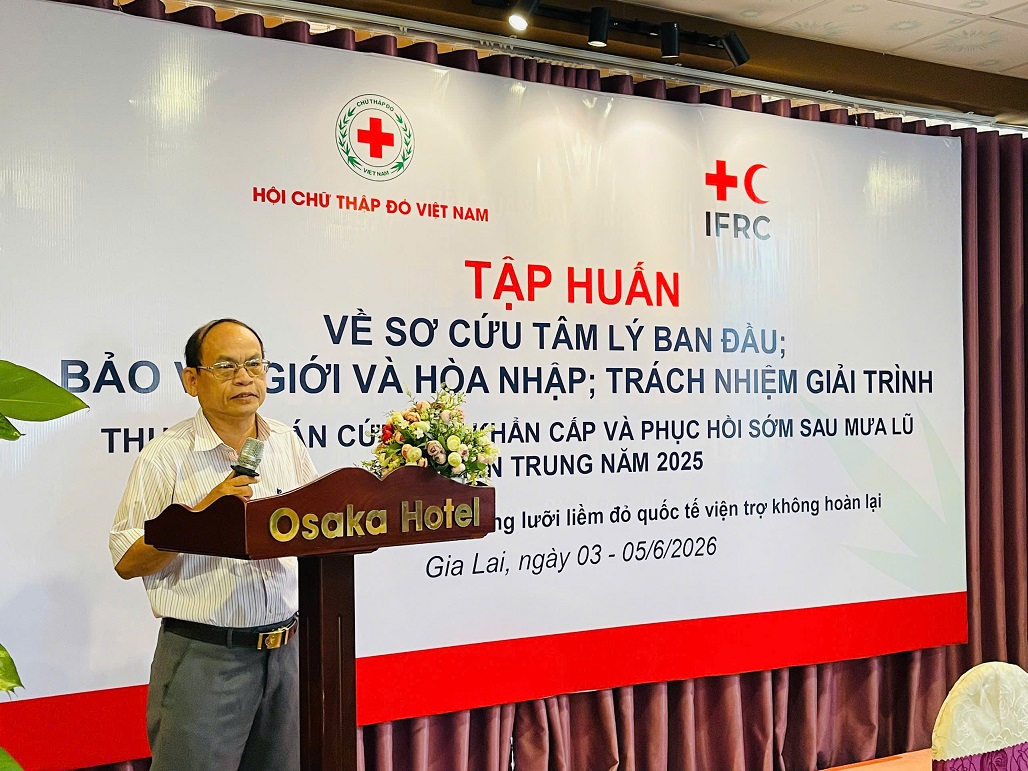 Ông Hà Văn Cát - Chủ tịch Hội CTĐ tỉnh, giám đốc Dự án khai mạc tập huấn