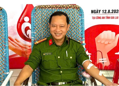 Trung tá Nguyễn Hoàng Nhật đã 15 lần hiến máu nhân đạo